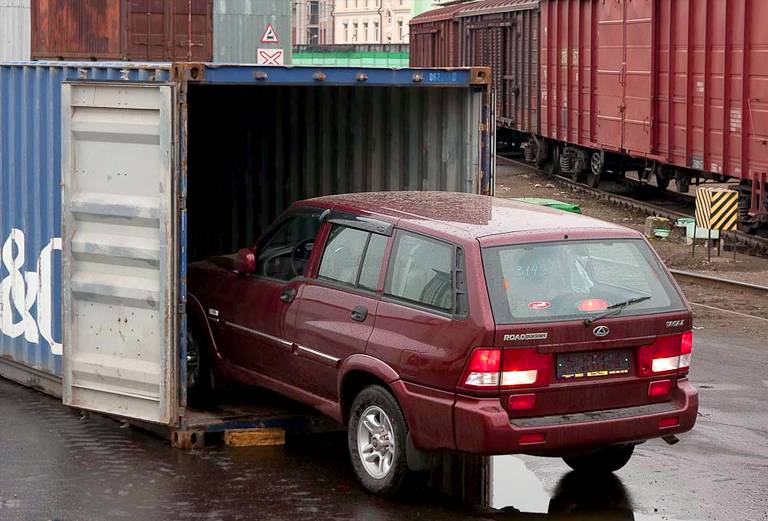 Перевезти в контейнере легковую машину цена из Санкт-Петербурга в Омск